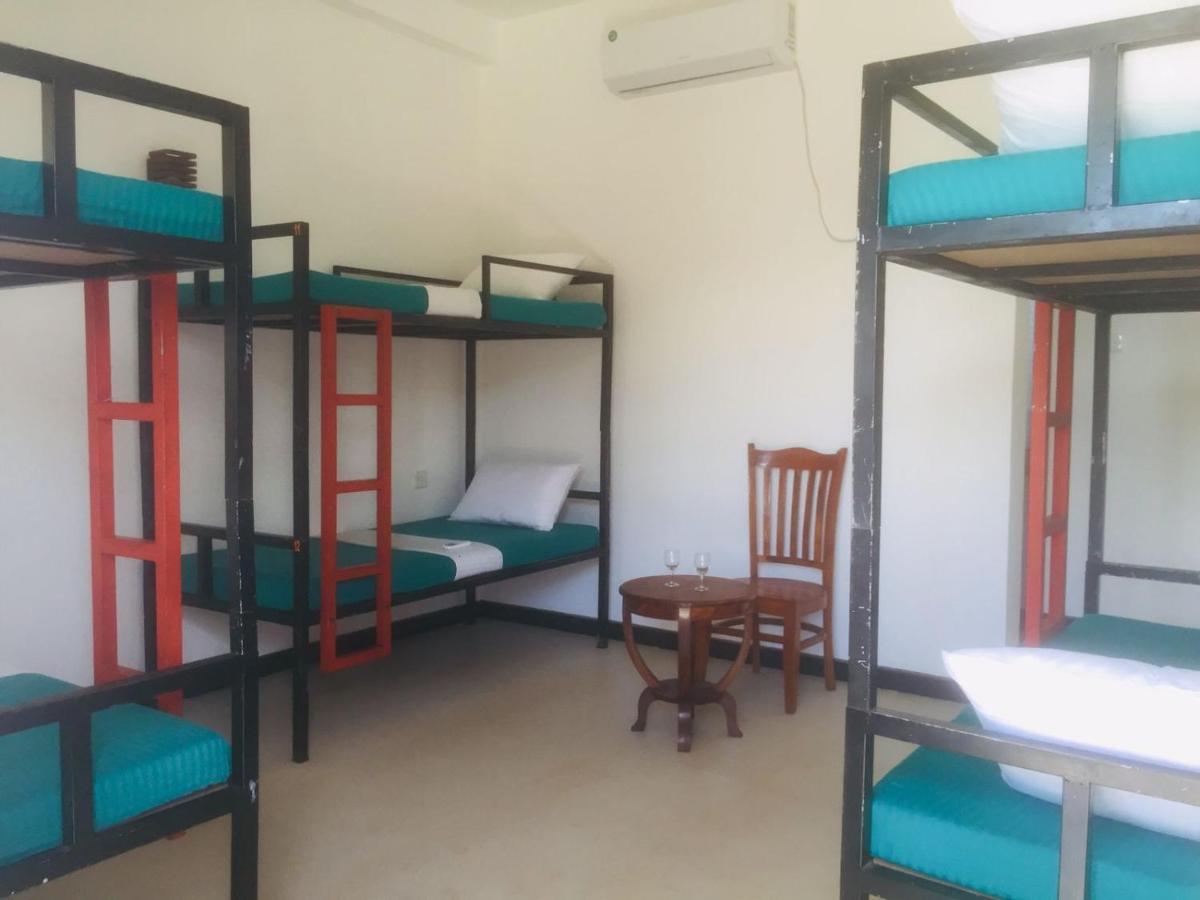 One More Night Hostel Sigiriya Room photo