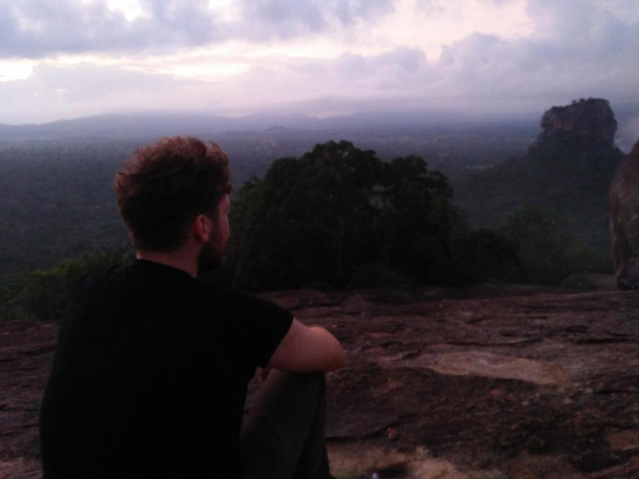 One More Night Hostel Sigiriya Exterior photo