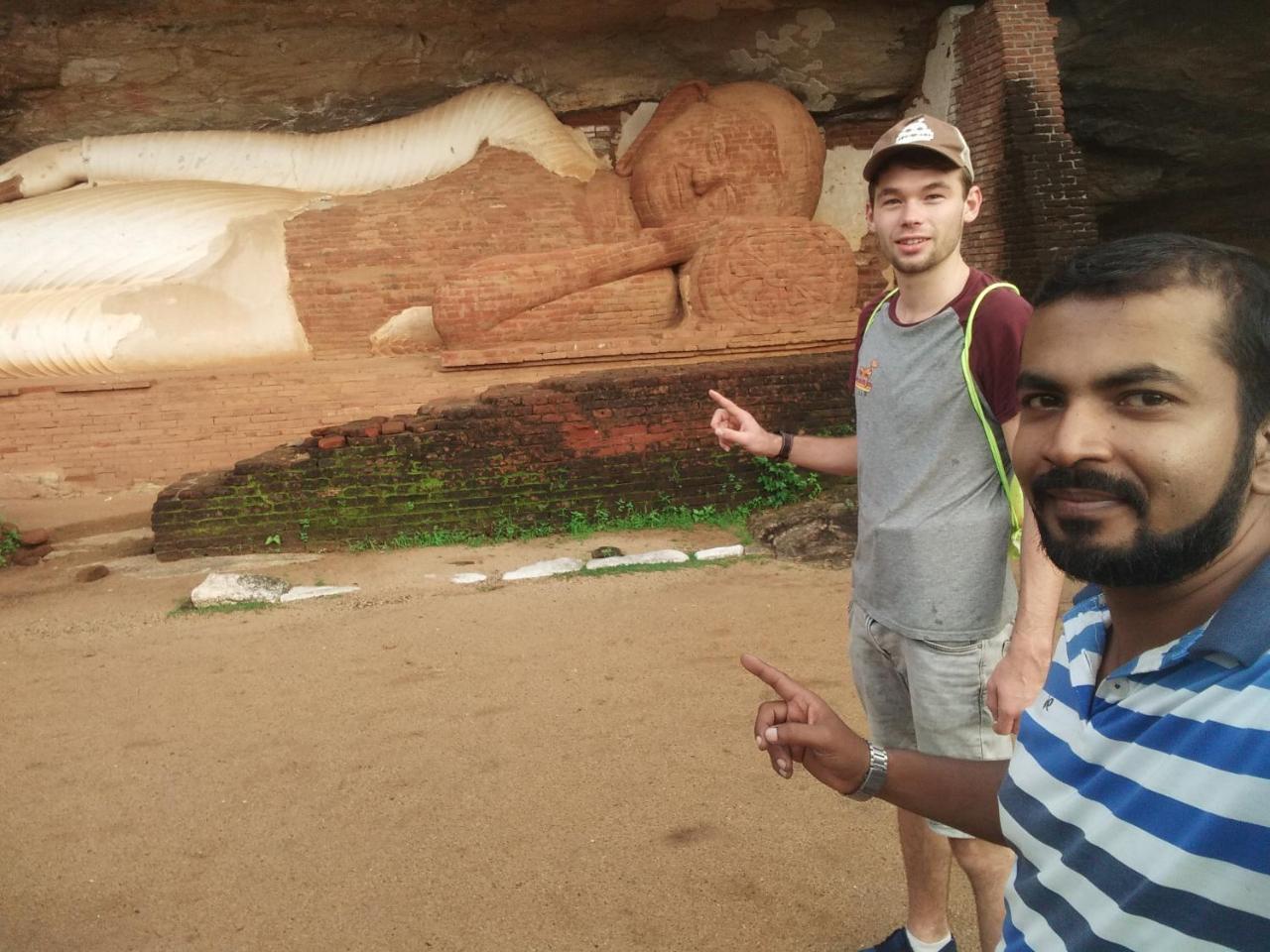 One More Night Hostel Sigiriya Exterior photo