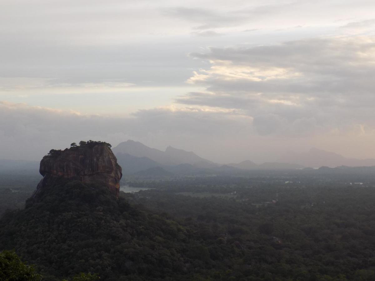 One More Night Hostel Sigiriya Exterior photo